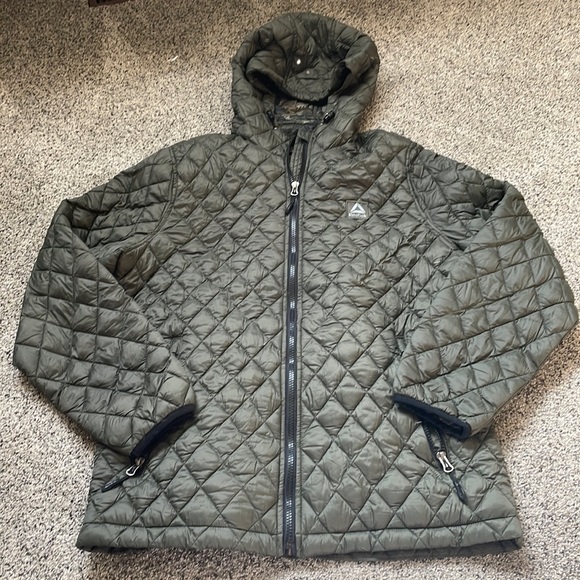 Reebok Jackets & Blazers - Reebok puffer jacket